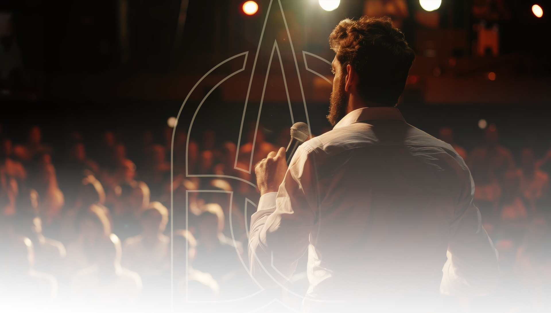Palco e público em evento no Radda Hall